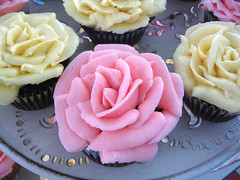 cupcake roses for Emily!