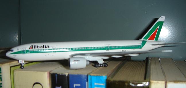 16 Alitalia 777