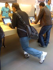 Kevin trying to use a Mac at the Apple store