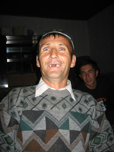 Crazy toothless drunk Uzbek (Taylaq Village, Uzbekistan) / クレージーな、歯のない、酔払っているウズベク人(ウズベキスタン、タイラック村)