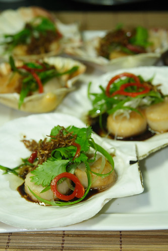 Pan-fried scallops with gingered oyster and soy sauce