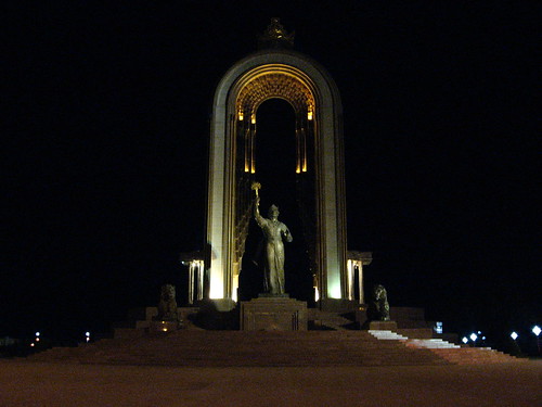 Somoni statue, Dushanbe, Tajikistan / ソモニ像(タジキスタン、ドウシャンベ)