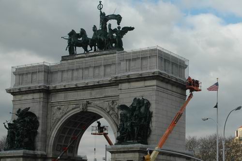 Preparing the Arch for Christmas