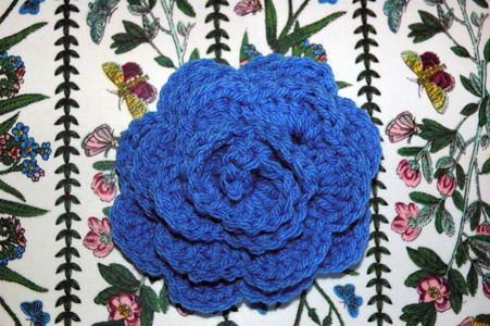 blue crochet flower. I have managed to crochet a few flowers for Christmas 