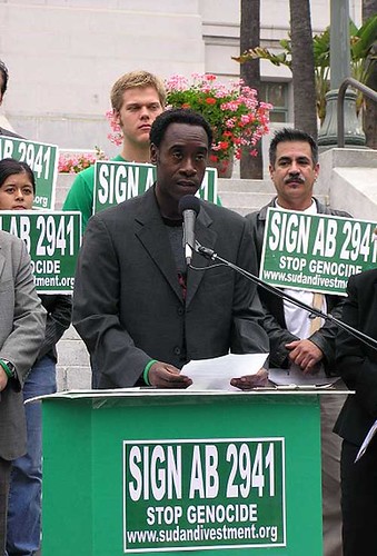 Don Cheadle speaking at a Sudan divestment rally