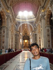 Dalam St Peter’s Basilica, Vatican City