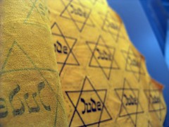 The infamous yellow-fabric with the Jewish star.
