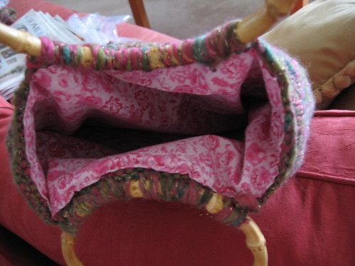 Knit bag with pink flowery lining