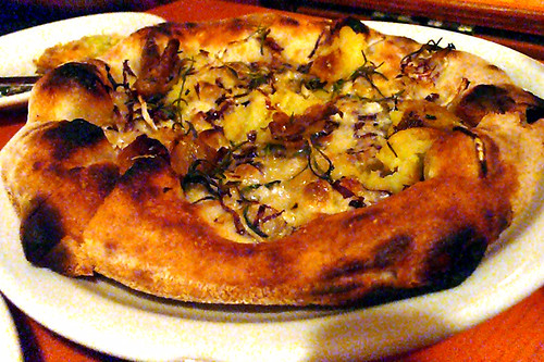 mozza gorgonzola pizza