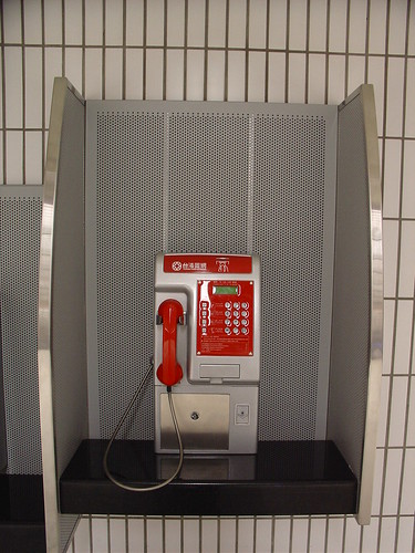 月台公用電話