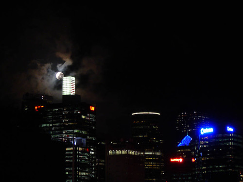Moon just clearing Westpac building
