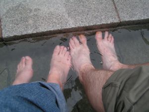 nos pieds dans l'eau chaude. Très intéressant non ?