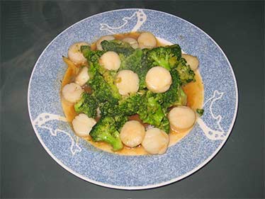  Scallops and broccoli