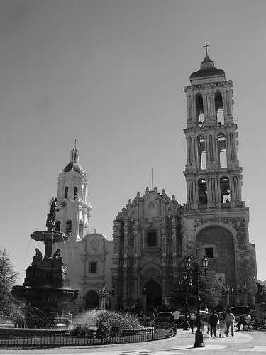 Catedral y fuente de la plaza.