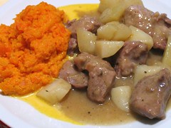 Spezzatino bianco con patate e purÃ¨ di carote