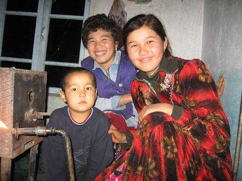 Nazar's kids (Taylaq Village, Uzubekistan) / ナザールさんの子ども(ウズベキスタン、タイラック村)