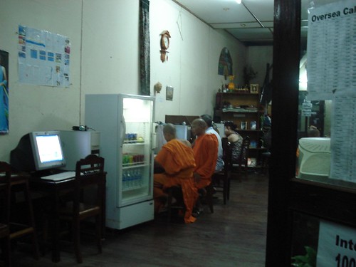 Monks, online