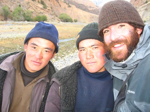Friendly Kyrgyz lads, near Kichi-Karakol, Kyrgyzstan / フレンドリーな青年たち(キルギズ、キチカラコル村付近)