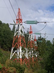 Pylons on the path to Tjuatoten