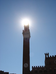 The sun crowning the Palazzo Pubblico