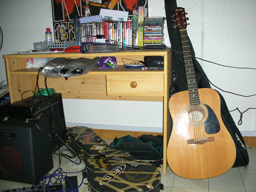 room-guitar