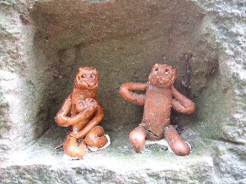 溫海熊野神社石階裡的小石猴