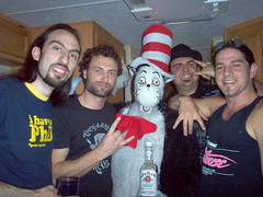 Nitidus hang out with The Cat in The Hat (by Kristian Grondman)
