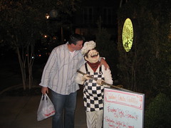 Keith kissing the chef outside Walnut Circle Grill