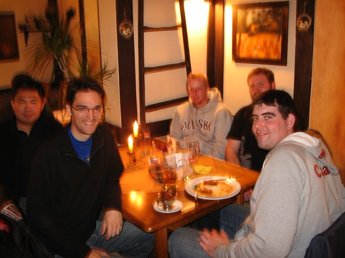 Un souper après notre journée à Auschwitz: Lito, JM, Cal, Jeff et Scott au premier plan
