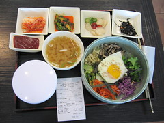 Wow, I love Korean food!  Here's a very tasty combo meal...