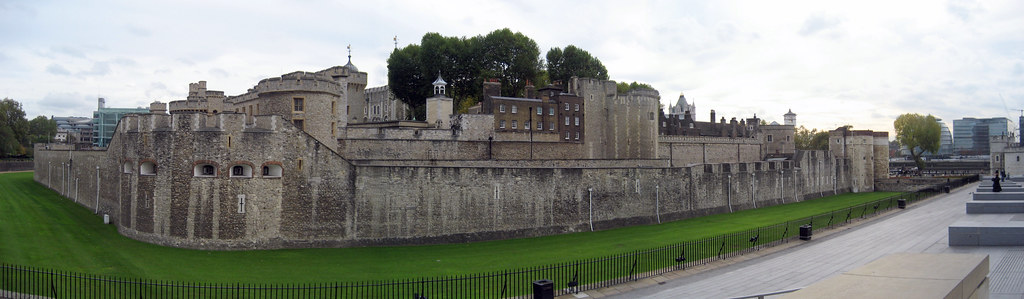 London - Tower Hamlets: Tower of London (panoramic)