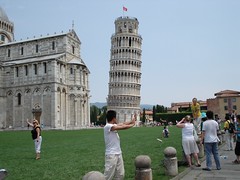 Aksi-Aksi Manusia Di Depan Tower of Pisa, Pisa, Italy