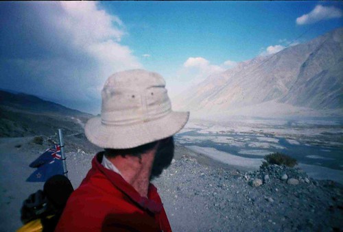 Head in the way in the Wakhan Valley, Tajikistan / 頭が邪魔(タジキスタン、ワカン谷)