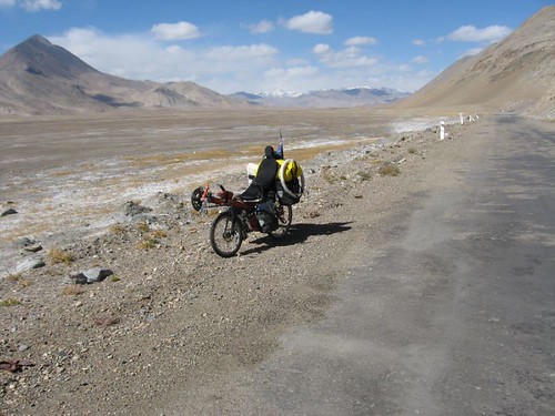 Towards Aqbaytal Pass, Tajikistan / ウクバイタル峠へ向かう途中(タジキスタン)