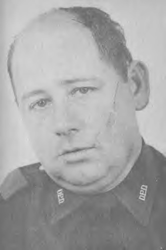 Arrestó al marine LEE HARVEY OSWALD en el Teatro Texas de la ciudad de DALLAS el día 22 de NOVIEMBRE de 1963