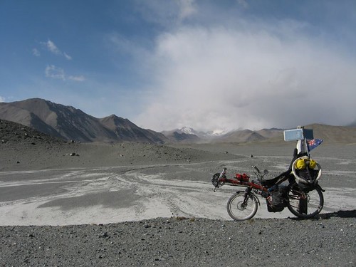 Moonscape on the Pamir Highway, just after border / タジキスタン国境付近