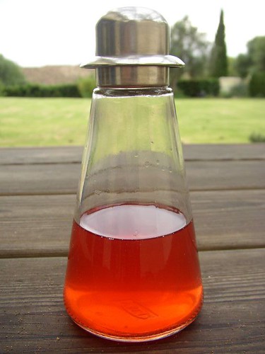 experimento: vinagre de balsámico blanco aromatizado con ciruelas - el resultado