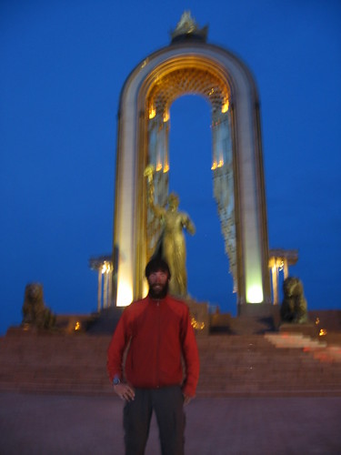 Tourist beware! A photo like this may cost you (Dushanbe, Tajikistan) / ご注意ください。ドウシャンベ市の警察は危ない!(タジキスタン)