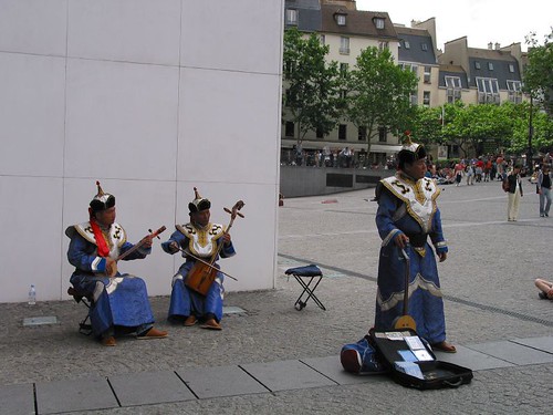 蒙古藝人巴黎街頭演出