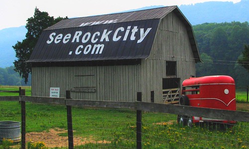 Proof that New Rock City barns get painted.