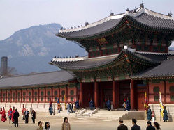 061205193738-250px-Korean_royal_palace_entrance