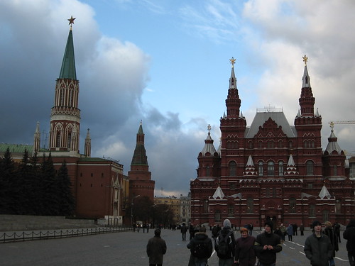 Une tour du Kremlin et le musée national d'histoire