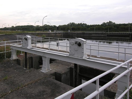 View of lock in unused Canal Pommeroeul-Condï¿½