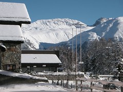St. Moritz: zwischen den Häusern hindurch