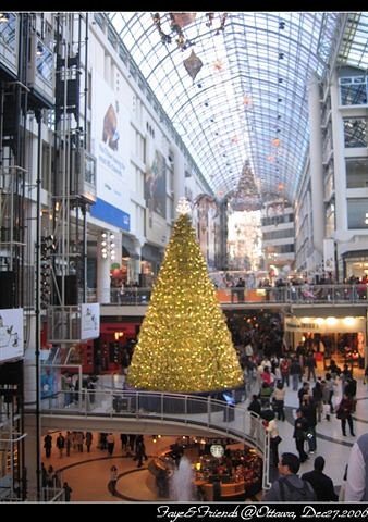 Eaton Center (by fayehuang)