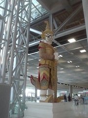 13.機場內的佛像