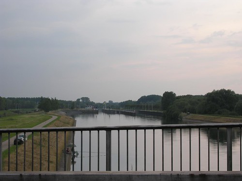 Unused lock in Canal Pommeroeul-Condï¿½, viewed from bridge