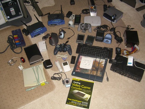 The Greatest Geek Gadget Giveaway, er, Auction