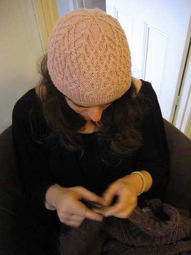 me knitting in shedir