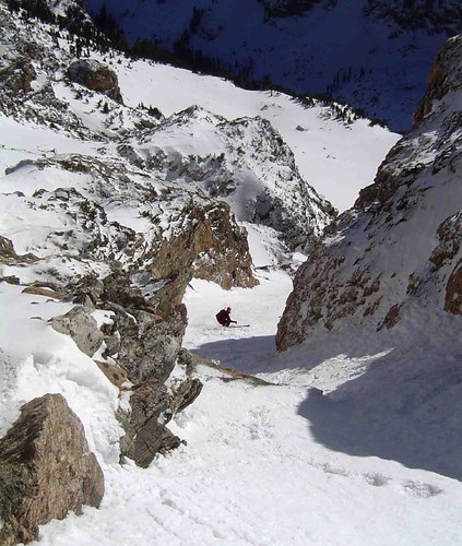 Steve skis the SW Couloir, Teewinot